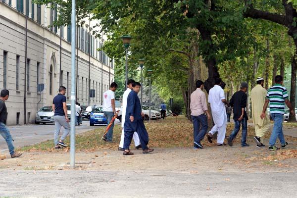 Profughi, «dare ed esigere rispetto»