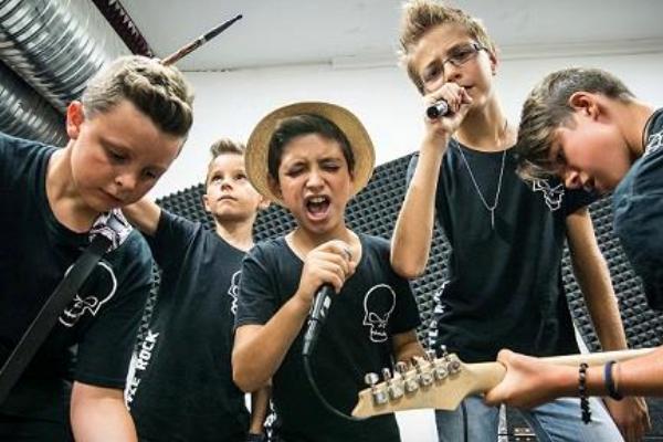 Sabato in piazza a Borgomanero, poi la chiamata di Italia’s Got Talent