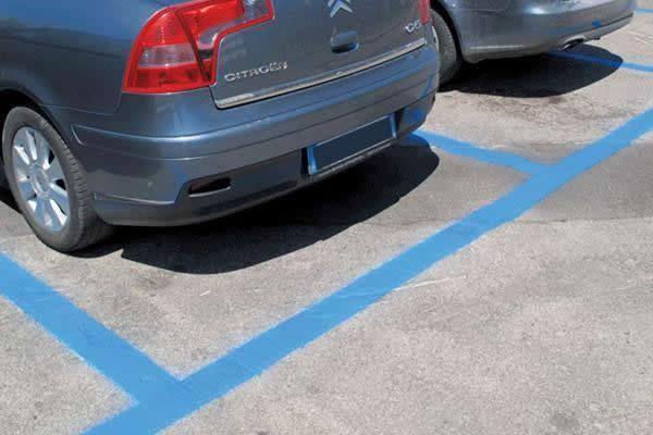 Un tocco di blu e l’automobilista è “servito”