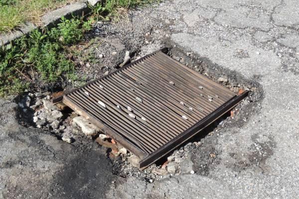 Vialetti in degrado, il Comune intima all’Atc di sistemare