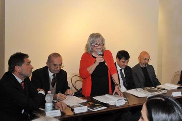 Alla fine “In principio” scontenta tutti