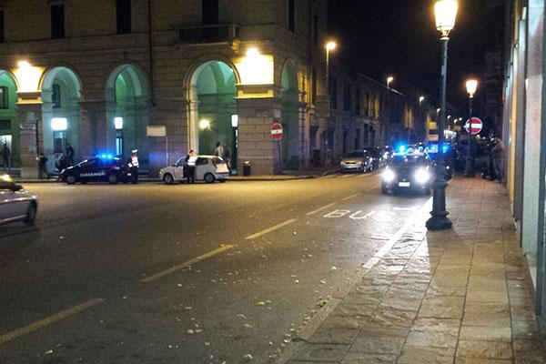 Controllo dei carabinieri in zona stazione a Novara
