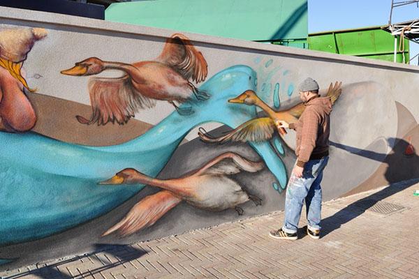 I colori del writer aronese arrivano anche a Parigi