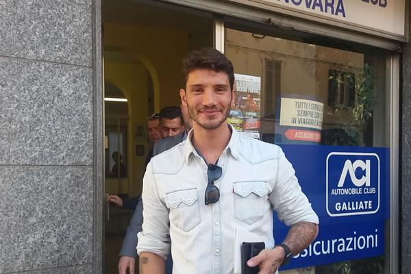 Stefano De Martino in visita a Galliate