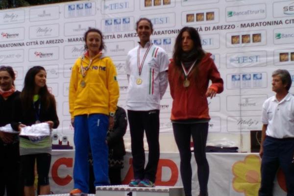 Veste i colori dell’Atletica Palzola di Cavallirio la campionessa italiana SF35