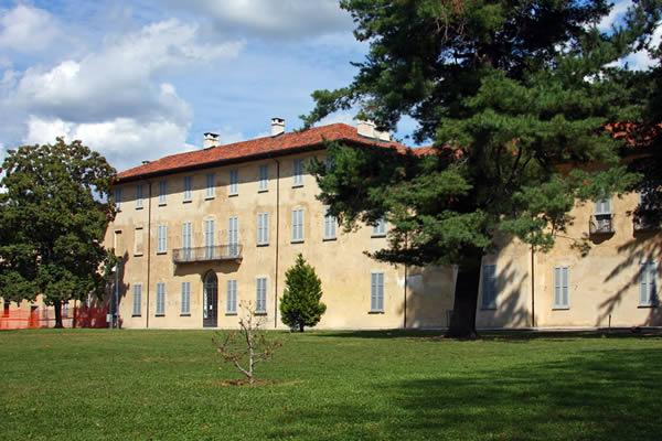 Villa Cicogna, restauri ai portali