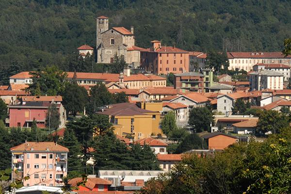 Gozzano: alloggio in fiamme in via Beltrami