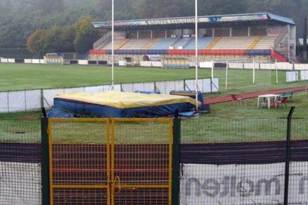 Ladri allo stadio comunale ‘ripuliscono’ gli spogliatoi