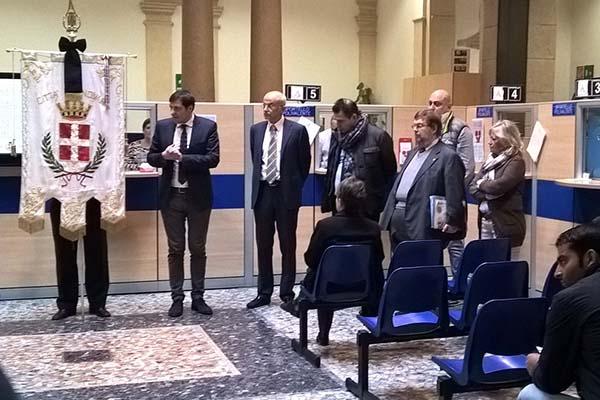 Minuto di silenzio per le vittime di Parigi