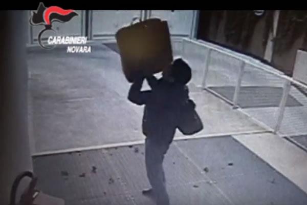 Operazione Flaco dei Cc, ecco il filmato dei ladri in azione