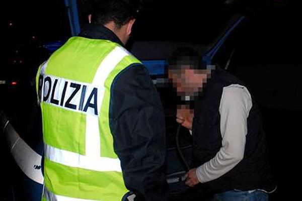 Quarantenne alla guida con un tasso alcolico sette volte il consentito