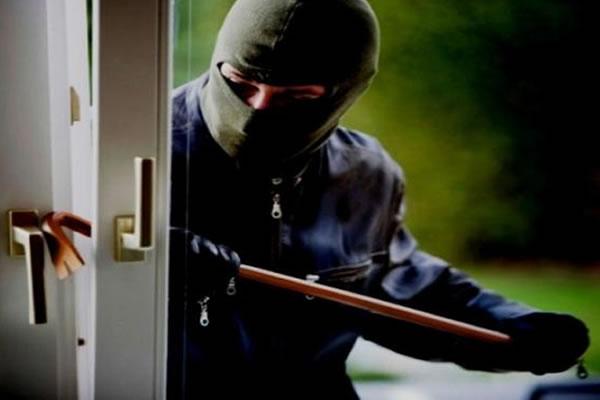 Narcotizzano due gatticesi e li derubano