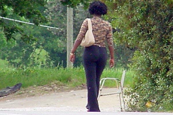 Sfruttata sulle strade di Pombia, all’incidente probatorio giovane nigeriana racconta il suo ‘calvario’