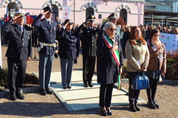 Testimonianze dal fronte e tanti giovanissimi: così Borgomanero ha ricordato il 4 Novembre