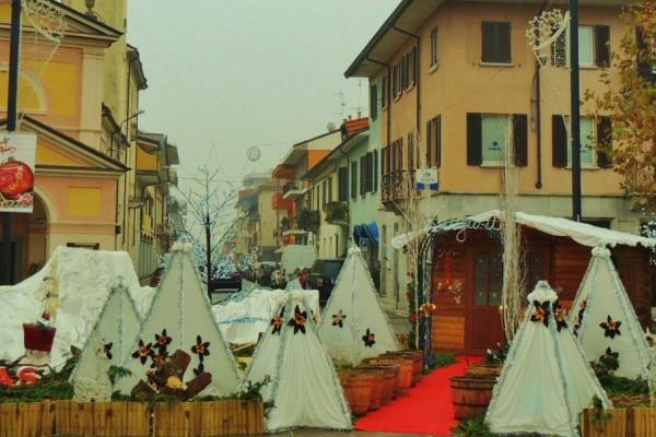 A Borgomanero stella di Natale “contestata”