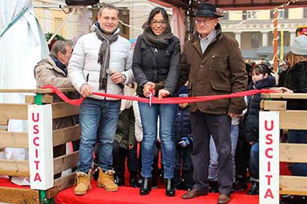 Aperta la pista di pattinaggio sul ghiaccio  (FOTOGALLERY)