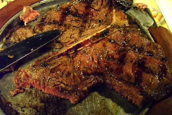 Chiusa Steak House in corso della Vittoria