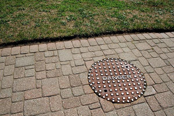 Il Comune di Novara “inciampa” in una buca