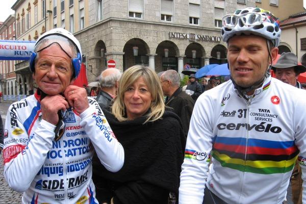 Il giornalista tv Auro Bulbarelli firma un libro su un ciclista di Borgomanero