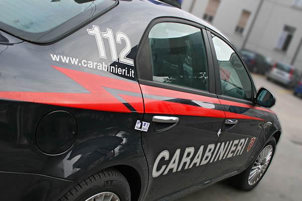 In corso Vercelli furto con simulazione di una foratura di un pneumatico
