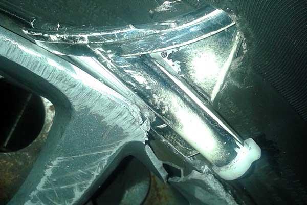 Lettore rimane coinvolto in un incidente a causa dei resti di un altro sinistro