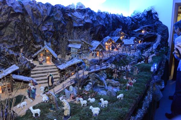 Matita laser e illuminazione a led, il presepe tradizionale incontra la tecnologia