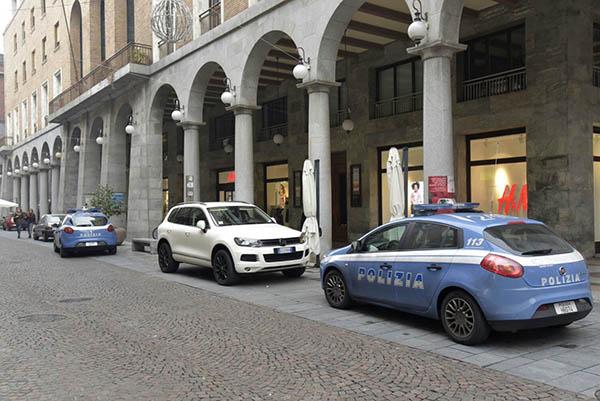 Nei guai due minorenni che hanno tentato di sottrarre un maglione da un negozio