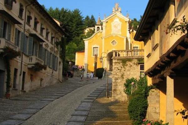Orta San Giulio aspetta il Natale, si parte con la Patronale