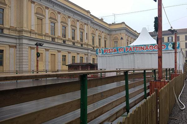 S’inaugura la pista di pattinaggio su ghiaccio