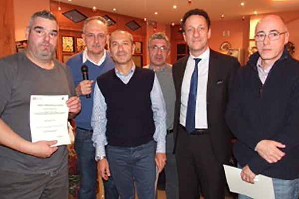 Un defibrillatore per l’Arona Calcio