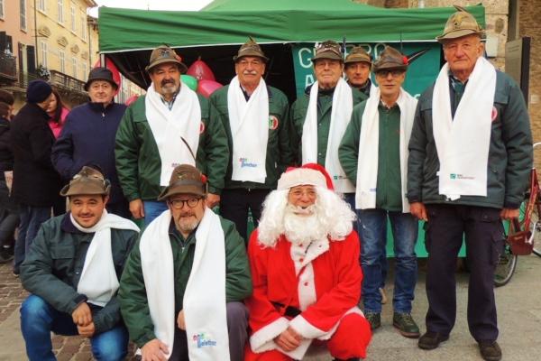 Vin brulè e cioccolata, gli Alpini aiutano Telethon
