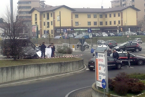 42enne novarese si spara nel parcheggio dell’Ipercoop