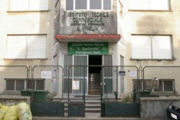 Aule al freddo, gli studenti scendono in piazza