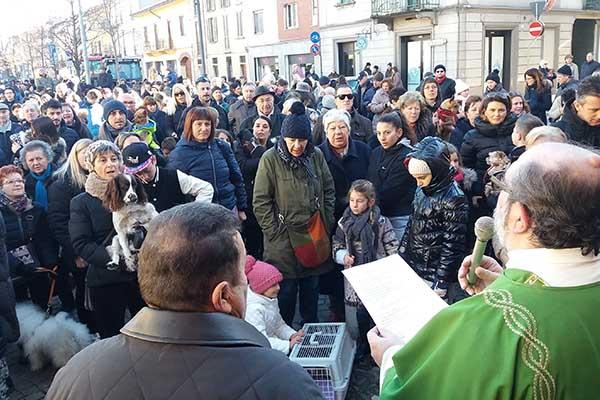 Benedizione degli animali: folla per Sant’Antonio a Galliate (FOTOGALLERY)
