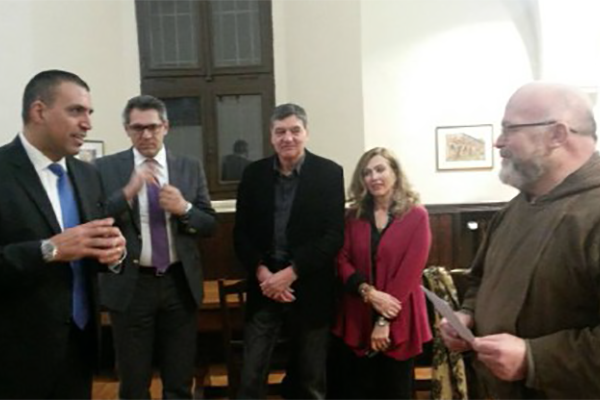 “Ci sono anche molti italiani bisognosi”