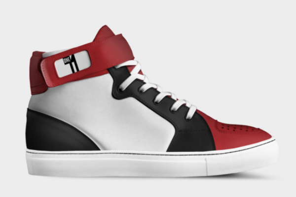 Disegna scarpe online e cerca compratori, è il sogno di moda di un omegnese