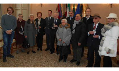 Giorno della Memoria: consegnate in Prefettura dodici medaglie d’onore