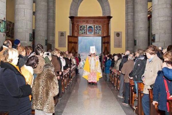 Quasi diecimila persone all’apertura delle Porte Sante della Misericordia