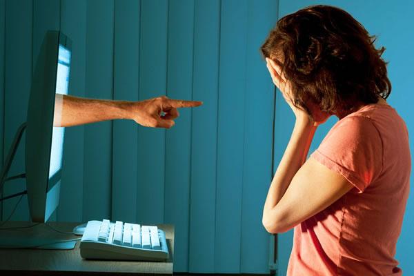 A Oleggio fa tappa “Una vita da social”, la campagna contro il bullismo