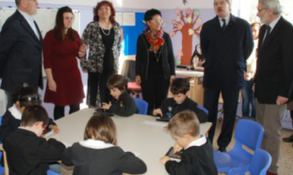 Alunni a scuola senza zaino