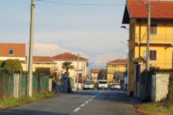 Auto come “schegge”, pericolo in via Verdi