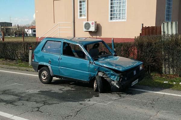 Auto si ribalta tra S. Agabio e Pernate