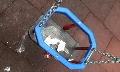 Carnevale amaro a Gozzano: vandali rovinano il parco dei bambini