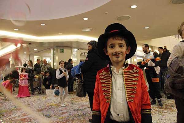 Carnevale da tutto esaurito al Centro commerciale (VIDEO E FOTOGALLERY)