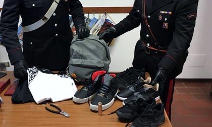 Cercano di rifarsi il guardaroba senza pagare: cinque giovani varesini denunciati