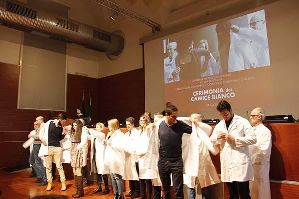 Cerimonia del camice bianco, tanta emozione per un passaggio importante (fotogallery)