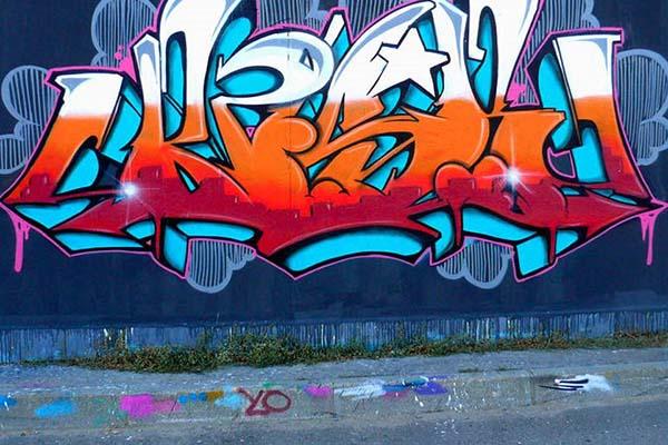 Dipinge lungo la parete di una galleria: nei guai writer novarese