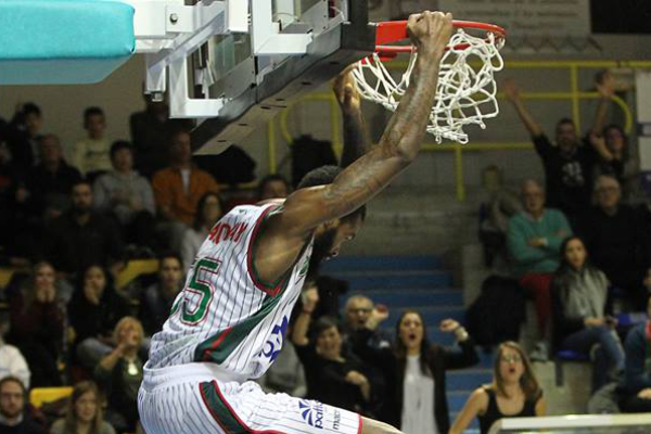 La Paffoni fa e disfa, ma vince