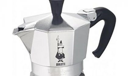Non in una bara, ma nella sua creazione, in una Moka, le ceneri di Renato Bialetti, l’“omino coi baffi”