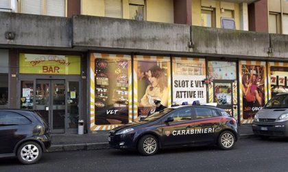 Rapina in una sala giochi nella notte